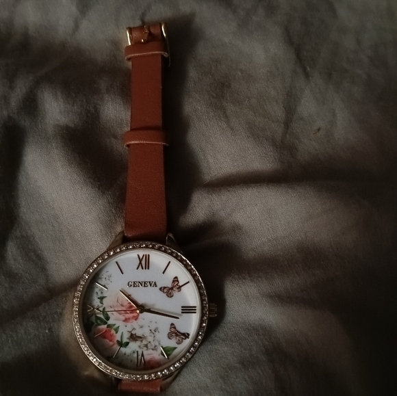 Geneva Women's Watch Round Butterfly Flowers Leather Band - Picture 2 of 2